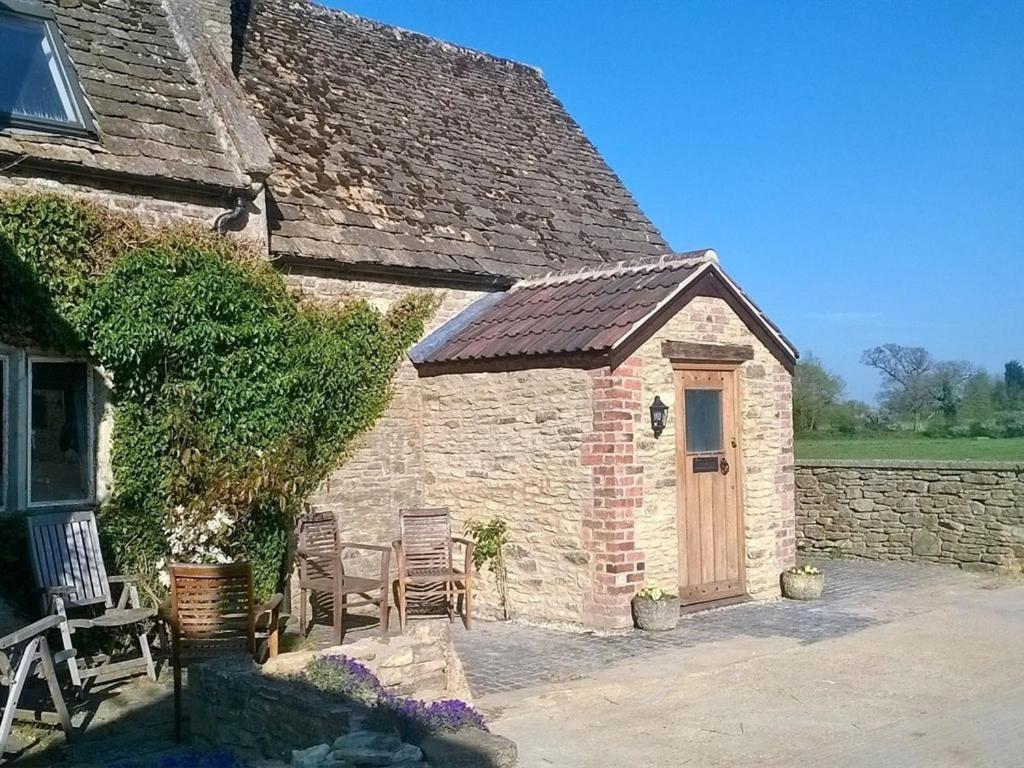 Battens Farm Cottages B&B Yatton Keynell Exterior foto